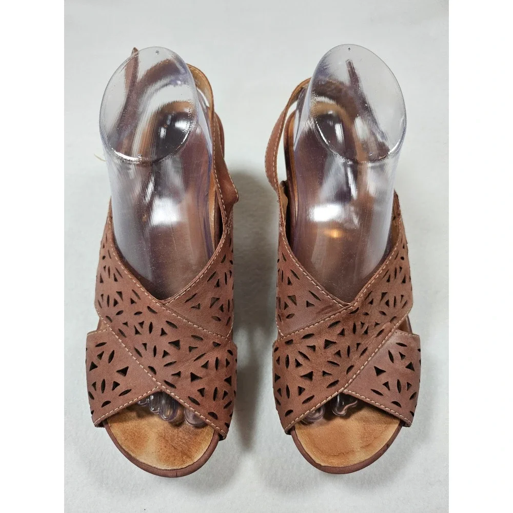Earth Aries Brown Leather Laser Cut Cork Wedge Sandals Size 9.5B Boho‎ Comfort